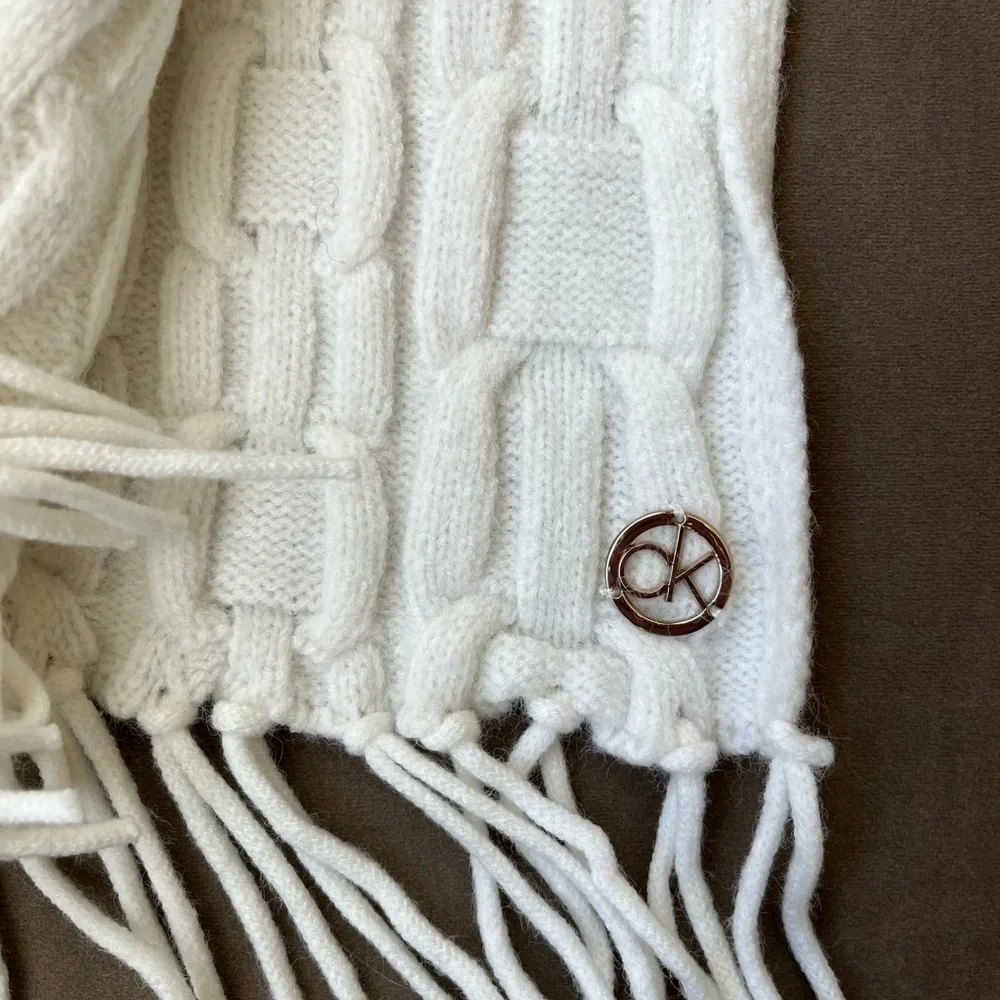 Calvin Klein White Cable Knit Scarf